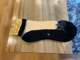 Meizu Fashion Socks - Elegant Black Lace and Nude Design - $166.07 MXN