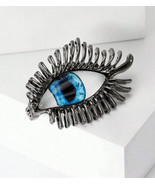 Blue eyeball lash pin brooch - €12,25 EUR