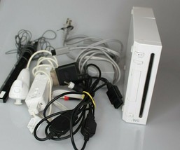White Nintendo Wii Console Bundle (RVL-001) GameCube Compatible W/ Remote - £31.15 GBP