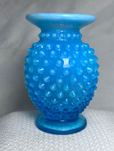Vtg Fenton Opalescent Ombré Hobnail Dew Drop Glass White &amp; Blue Flower Bud Vase - £23.66 GBP