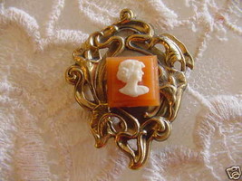 (C-535) Lady square cameo Celluloid orange pin vintage Lily Wow - $472.84 MXN
