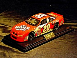 Revell #20 Autographed Tony Stewart Collector’s Club AA19-NC8072 Adult C... - £71.28 GBP