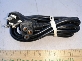 21KK67 Unique 3 Pin Power Cord, Not Dtv Type, 18/3, 5&#39; Long, 10MM Oc Pins, Vgc - £3.86 GBP