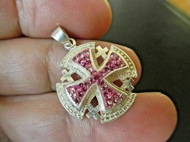 Pendente a croce di Gerusalemme con diamante rosso rubino taglio rotondo da... - £101.67 GBP