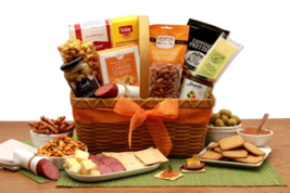 Gourmet Picnic Basket Gift Basket - Perfect for Outdoor Dining - £75.10 GBP