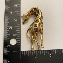 VTG Giraffe Brooch Pin Gold Tone Green Eyes - £10.63 GBP