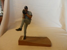 2004 Kevin Brown McFarlane New York Yankees #27 Figurine Pitching Road Gray - £15.69 GBP