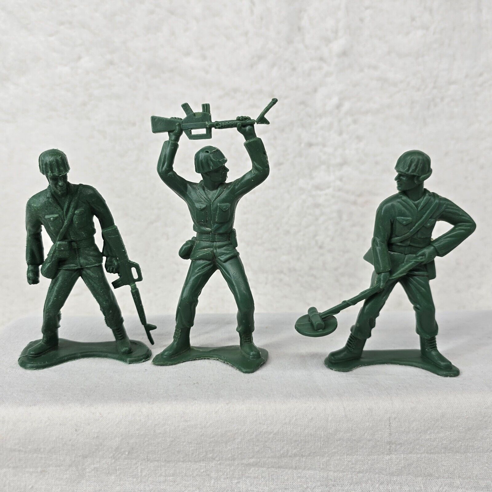 Soldier Figures 5&quot; Plastic Lot of 3 Green Infantry Metal Detector Made i... - $7.56