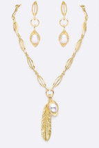 Iconic Pearl Drop Feather Charm Necklace Set - £67.30 GBP