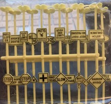 HO railroad signs Bachmann HO traffic rr control signs - $127.06 MXN