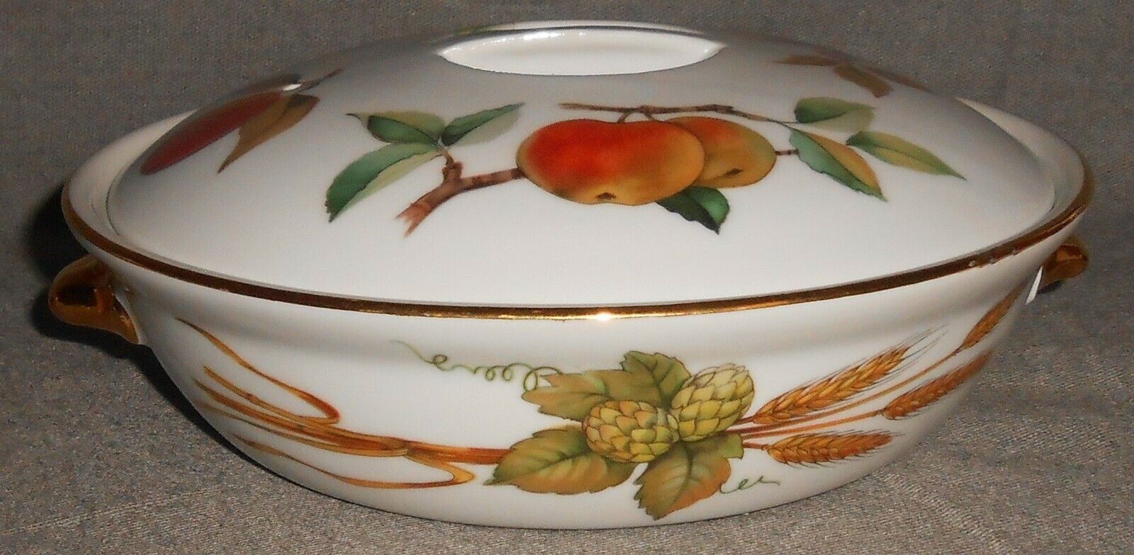 Royal Worcester EVESHAM GOLD PATTERN 20 oz Round ENTREE DISH w/LID England - $31.67