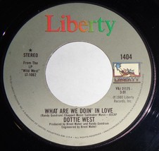 Dottie West 45 RPM Record - What Are We Doin&#39; In Love / Choosin&#39; Means Losin&#39; D1 - £3.10 GBP