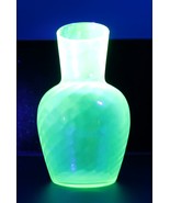 Vtg Uranium Vaseline Glow Glass 6&quot; w/ Optical Pattern Vase - €34,24 EUR