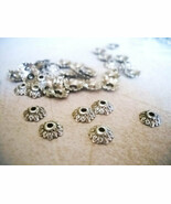 20 Flower Bead Caps Antique Silver Tone Spacers Findings Floral - €4,07 EUR