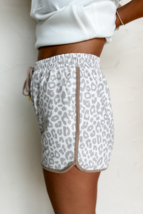 White Leopard Elastic Waistband Lace up Contrast Trim Casual Shorts - $211.65 MXN