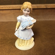 A Mothers Love AVON 1981 Handcrafted Porcelain Figurine Child Mother - $15.00