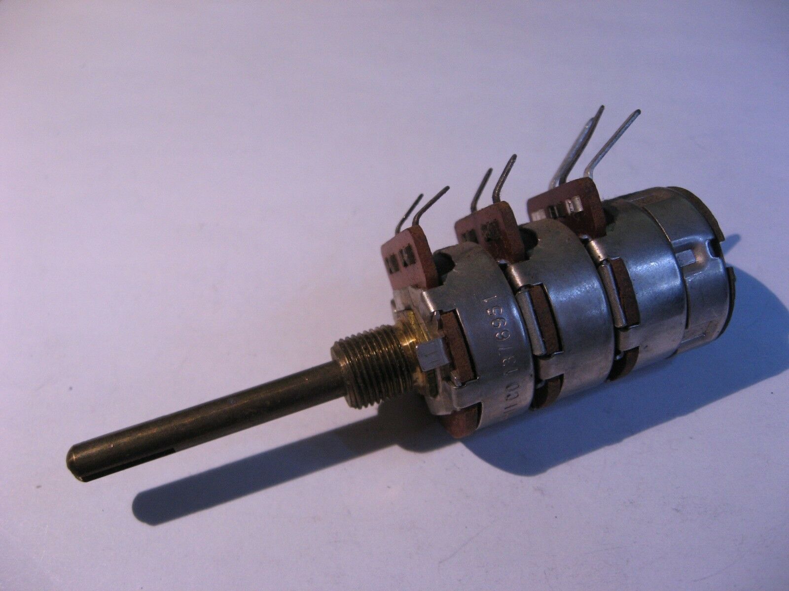 Potentiometer 20K Philco 33-5640-1 1376951 w. Pull and Turn Switches NOS Qty 1 - $11.39