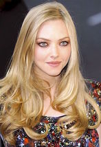 Actress AMANDA SAYFRIED multicolored dress &amp; lotsa blonde hair 7x10 port... - $152.12 MXN