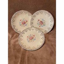 Vintage Royal 22K Gold Accented Floral Center Small 6&quot; Plates (3) - $21.78