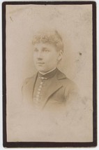CIRCA 1890&#39;S CABINET CARD Beautiful Woman Victorian Dress Gumbinsky Cleveland - £7.44 GBP