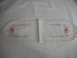 Vintage Pink Floral handmade embroidered oval Lace Dresser scarf 15.5 x ... - $372.00 MXN