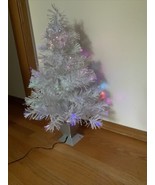 Christmas Tree  32 inch White Fiber Optic Tree Lighted Holiday Time - $691.27 MXN