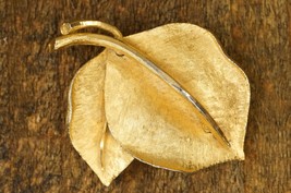 Vintage Costume Jewelry BSK Brooch Pin Double Leaf Brushed Gold Tone Metal - £15.02 GBP