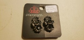 Paparazzi Earrings Clip-On (New) #688 Flowers W/ Center Gem Black - £6.88 GBP