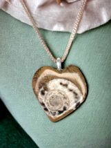 Chunky Heart Silver Tone Brown Shell Ammonite Fossil Pendant Necklace 18&quot; - £14.70 GBP