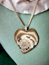 Chunky Heart Silver Tone Brown Shell Ammonite Fossil Pendant Necklace 18&quot; - £14.91 GBP