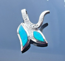 VINTAGE 925 STERLING SILVER BLUE OPAL ABSTRACTION PENDANT - $577.54 MXN