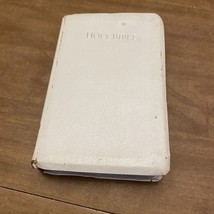 Vtg 1980 White Pebbled Softcover HOLY BIBLE NKJV Thomas Nelson Publishing - £4.95 GBP