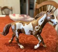 Schleich Brown &amp; White Paint Pinto Stallion 2006 Horse Animal Figure - £8.17 GBP