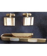 Vintage Swank Gold Tone Tie Clip and Cuff Link Set – Mother of Pearl Acc... - $745.22 MXN