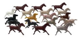 x18 Vintage Minature Plastic Moulded Toy HorsesApprox 3.5 inches Long - £31.28 GBP
