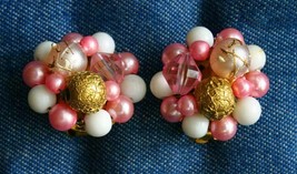 Pink Clear Acrylic, Faux Pearl &amp; White Gold-tone Clip Earrings 1960s vintage 1&quot; - £10.32 GBP