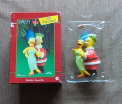 The Simpsons Homer &amp; Marge Kissing 2001 Christmas Ornament Carlton Cards - £12.99 GBP