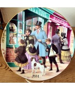 Royal Doulton &quot; Victorian Memories &quot; The Perfect Gift 2001 Collector Plate - $16.14