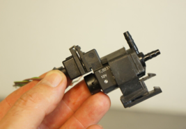 2011-2013 bmw 550i 535i 335i 650i e70 x6 x5 electric valve control vacuu... - $30.74
