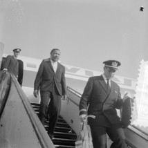 Dr. Martin Luther King Jr. At Airport 8X10 Photograph Reprint - £6.77 GBP