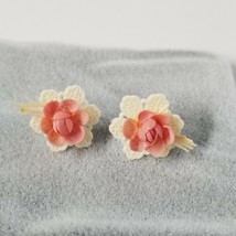 Vintage Screw Back Earrings White Plastic Lace and Pink Rose Flower Unmarked - £7.12 GBP