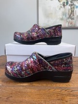 Dansko 38 Yarn Knit Print Patent Clogs Roomy Toe Box Anti-Fatigue Rocker Bottom - £18.99 GBP