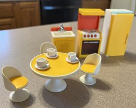 vtg 1977 Fisher Price Dollhouse Family kitchen furniture set lot table chairs - £23.62 GBP