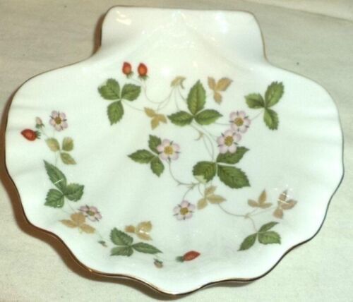 Wedgwood Candy Dish Wild Strawberry Clam Shell Made in England - $29.69