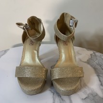 D!D!FU Sabrina IN5 Gold Sparkle 5&quot; Chunky High Heel Sandal Size 9 - £23.97 GBP