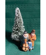 Vintage 3 Carolers w Bottle Brush Tree Dept 56 Heritage Village Series - $129.09 MXN