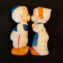 Kissing Dutch Boy Girl Salt &amp; Pepper Shaker 3.5&quot; VTG Ceramic Granny Chic... - £10.12 GBP