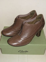 CLARKS Artisan Women’s Brown Leather Zipper Ankle Boots Booties 8.5 M MINT - $10.00