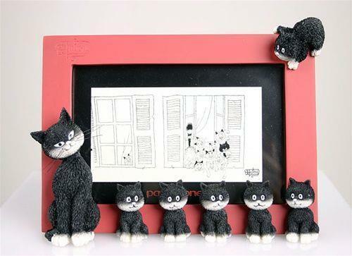 Primary image for "Cats In A Line" Red Sculpture Picture Frame Mom & Baby Kittens Albert Dubout