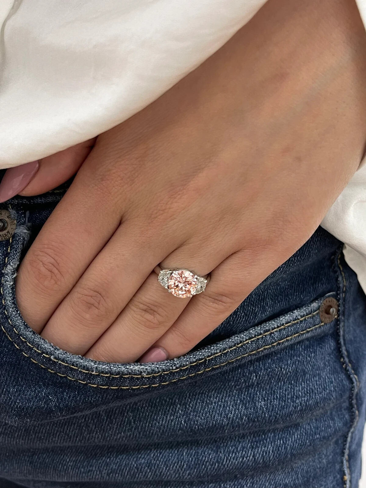 2.50 Ct IGI Certified Fancy Vivid Pink Color VS1 Round Ideal Cut Lab Grown Ring Item image 3